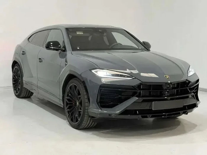 LAMBORGHINI URUS PERFORMANTE (2025) Alquiler Ibiza