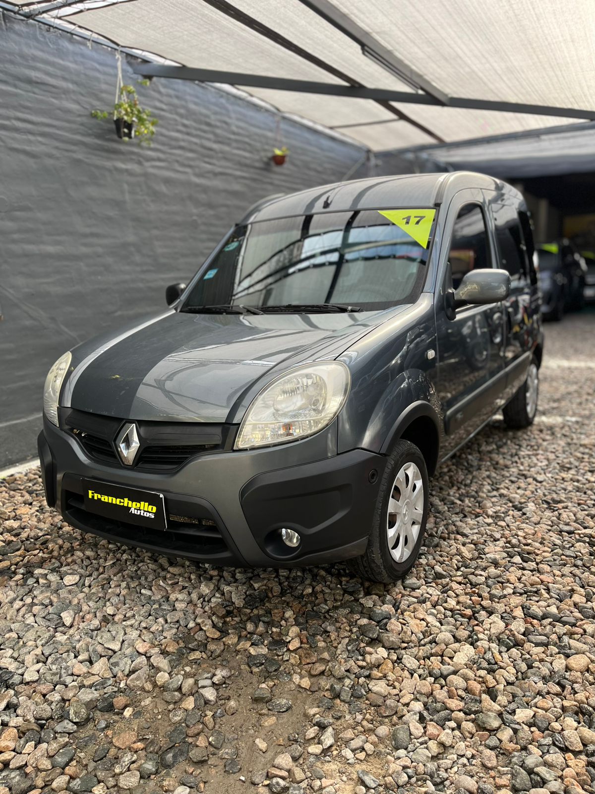 Kangoo Autentique Plus | C/GNC | Modelo: 2017