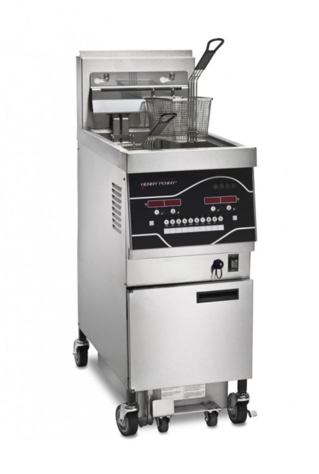 Henny Penny Evolution Elite single-well open fryer with a curved control panel and lift-out basket.
