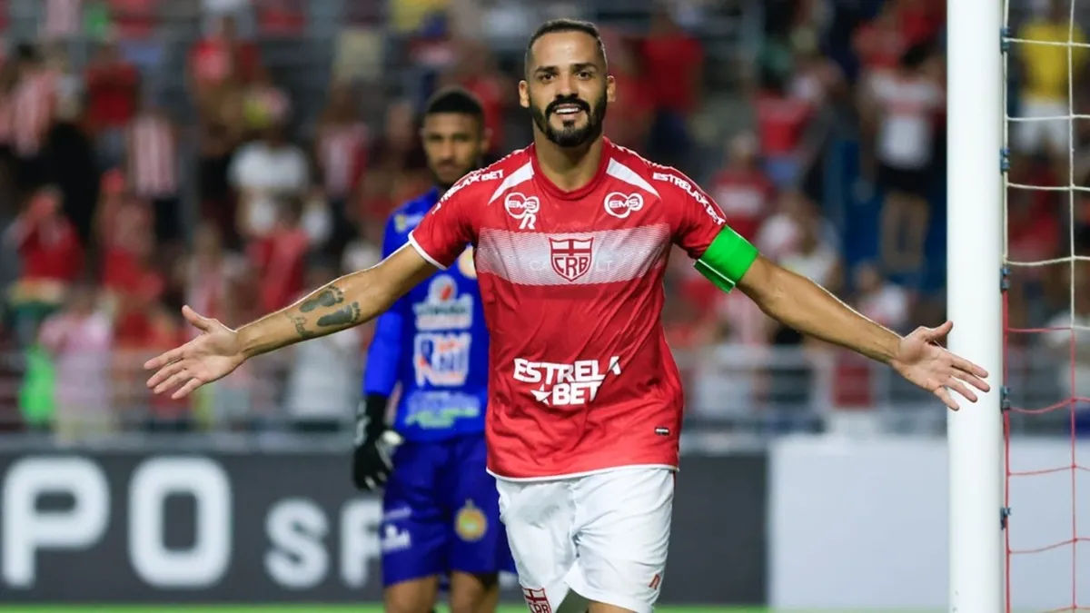 Anselmo Ramon se destaca como artilheiro em duas competições do ano - Fonte imagem: Globo Esporte