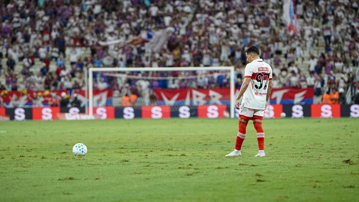 Árbitra menciona concussão; Dadá Belmonte fora do jogo CRB x Criciúma - Fonte imagem: Globo Esporte