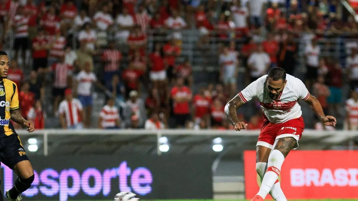 Barroca altera tática e CRB impõe goleada sobre o 3º colocado - Fonte imagem: Globo Esporte