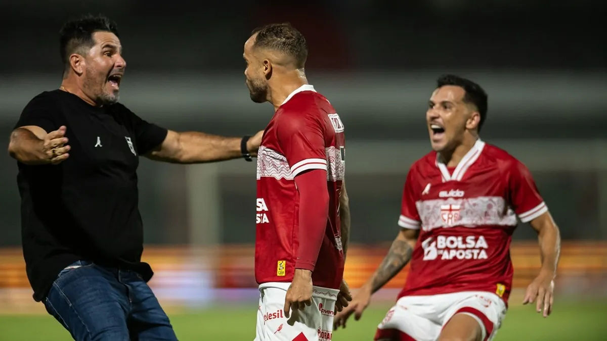 Barroca celebra mais um triunfo do CRB: defesa sólida e sem gols sofridos! - Fonte imagem: Globo Esporte
