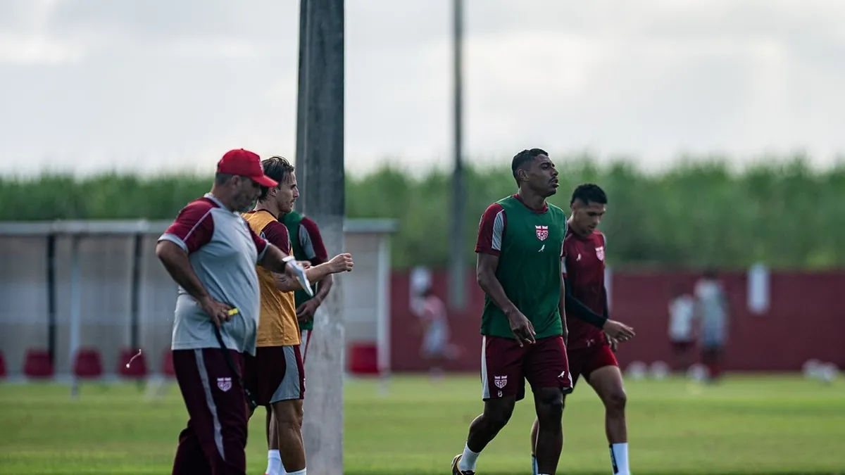 Barroca faz mudanças no CRB antes do duelo contra o Avaí - Fonte imagem: Globo Esporte