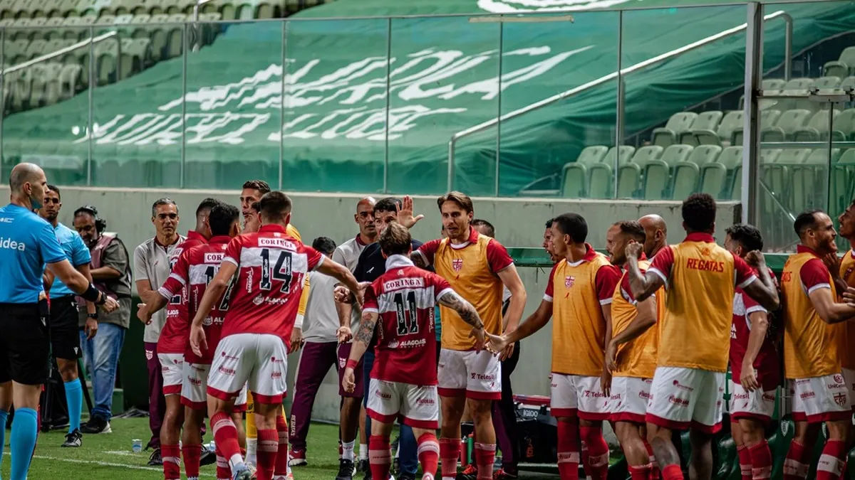 CRB avança na tabela e se aproxima de sair do Z4 na Série B - Fonte imagem: Globo Esporte