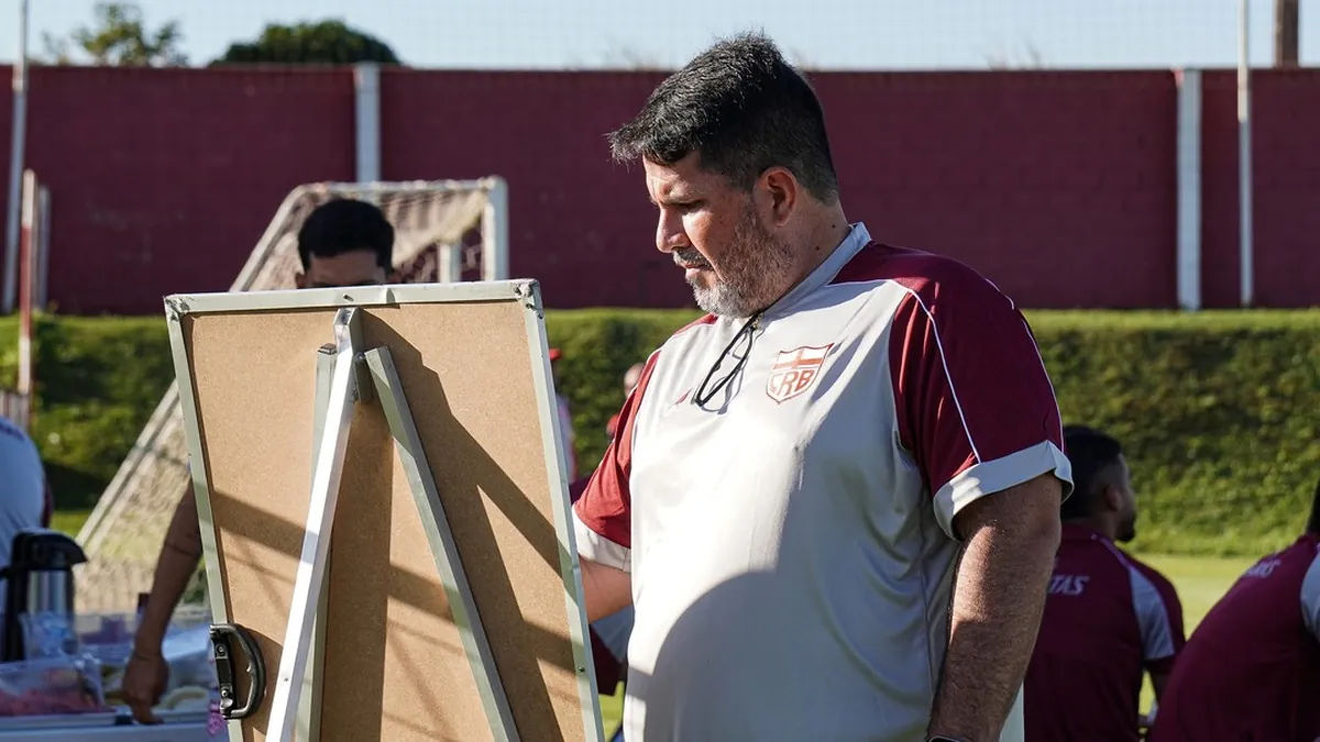 CRB: Barroca faz mudanças no ataque antes do duelo com Criciúma - Fonte imagem: Globo Esporte