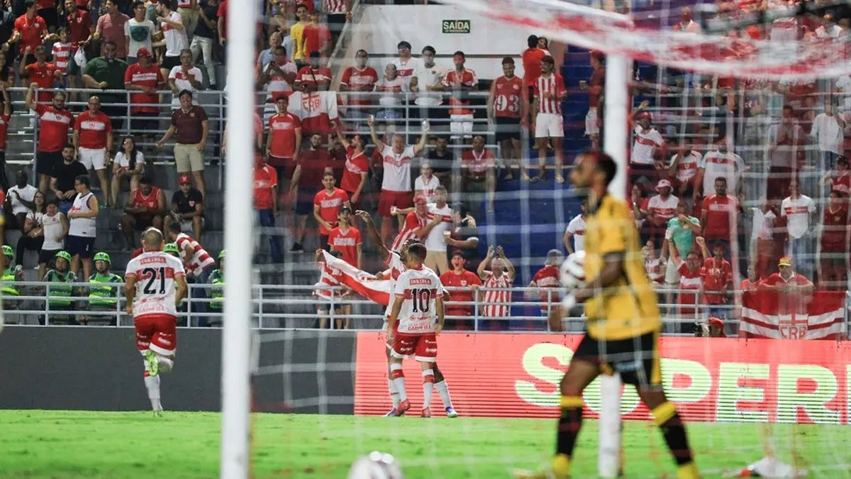 CRB brilha em casa e luta por vaga no G-4 com vitória fora - Fonte imagem: Globo Esporte