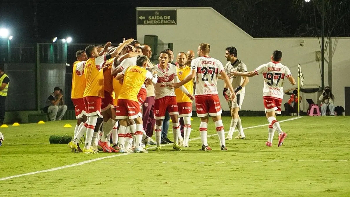 CRB brilha no Brasileiro: mudanças no meio e ataque impulsionam time - Fonte imagem: Globo Esporte