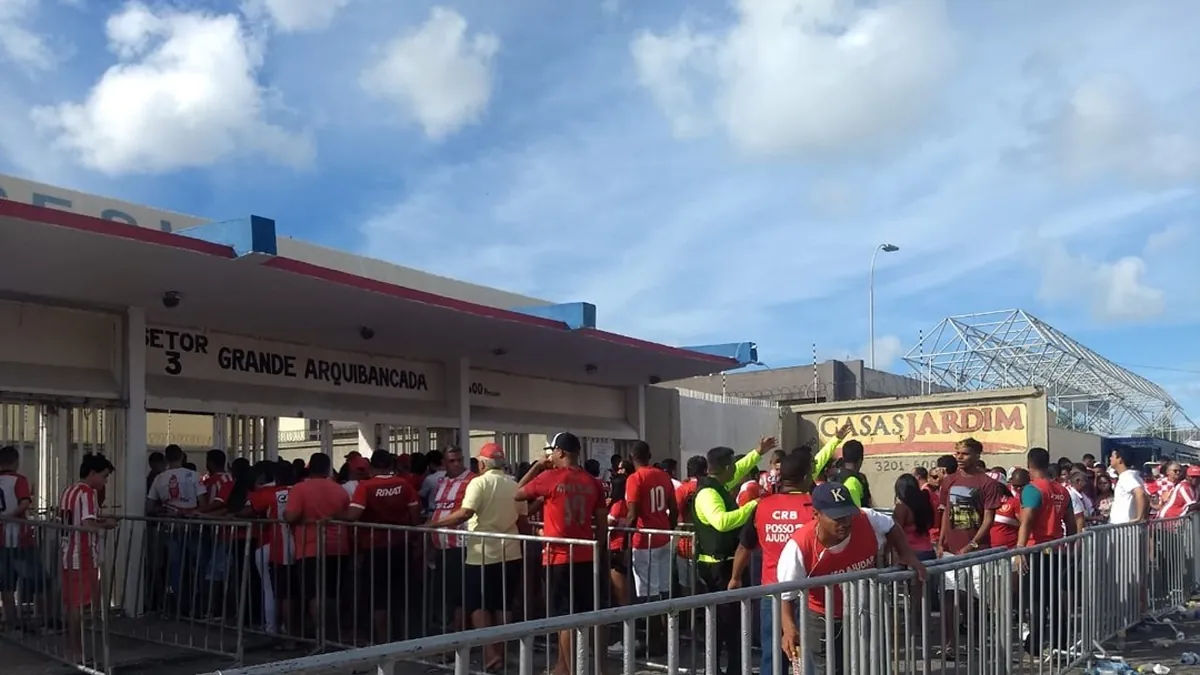CRB decide suspender venda de meia-entrada para partida com o ASA - Fonte imagem: Globo Esporte