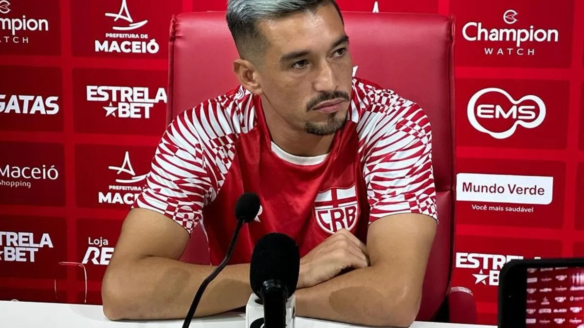 CRB finaliza contrato com meio-campista Juninho Valoura, surpreendendo - Fonte imagem: Globo Esporte