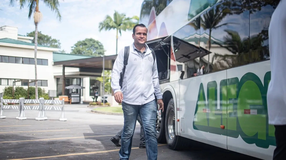 CRB foge do aeroporto após empate, criando suspense em volta a Alagoas - Fonte imagem: Globo Esporte