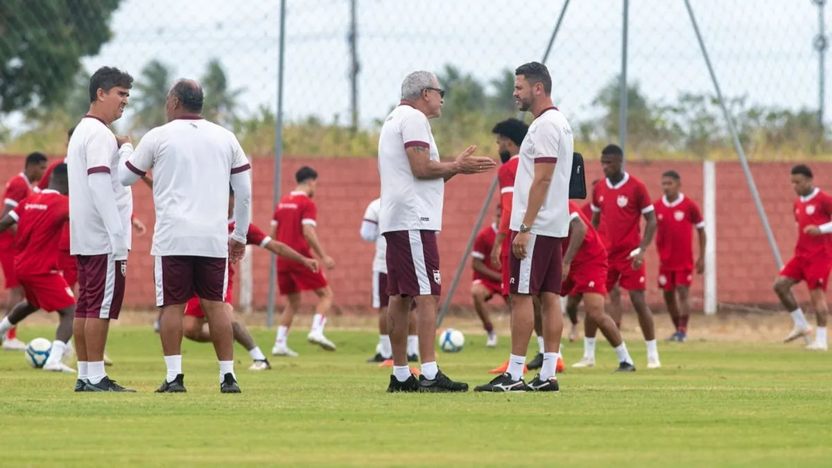 CRB: Hélio dos Anjos enfrenta desfalque, mas conta com reforços! - Fonte imagem: Globo Esporte