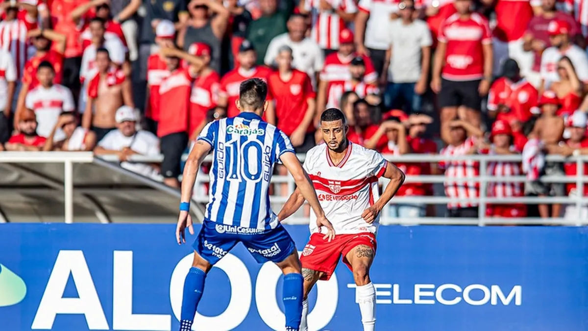 CRB perde dois jogadores e Louzer altera time para os próximos jogos - Fonte imagem: Globo Esporte