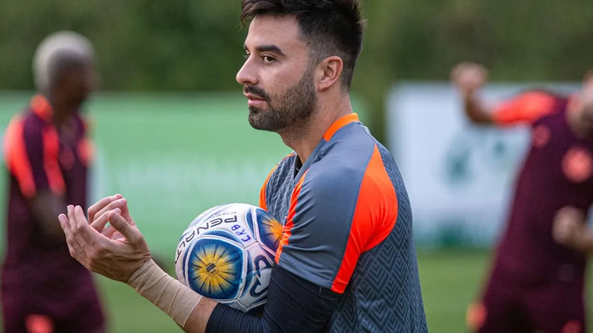 Defesas incríveis de Matheus Albino na vitória do CRB contra Coritiba - Fonte imagem: Globo Esporte