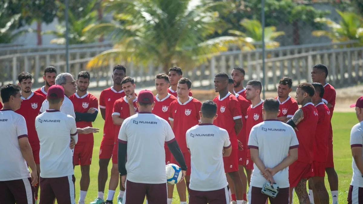 Descubra as funções dos novos integrantes da comissão do CRB com Hélio - Fonte imagem: Globo Esporte