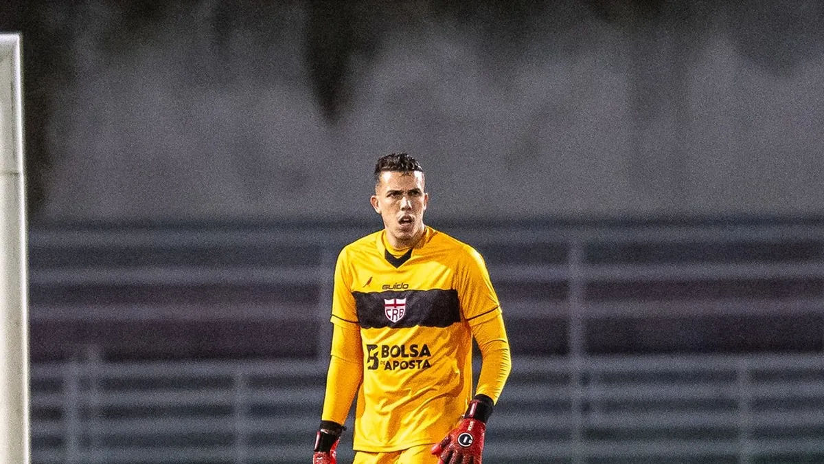Descubra o desempenho de Vitor Caetano, goleiro reserva do CRB - Fonte imagem: Globo Esporte
