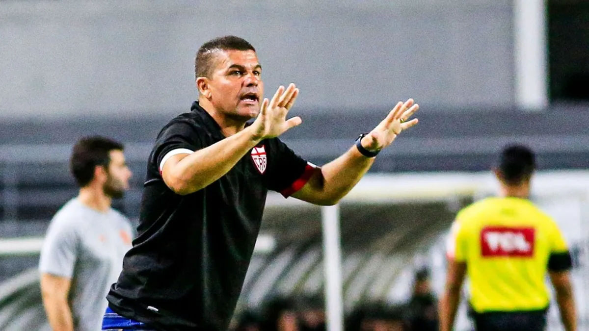 Desvende a trajetória de Umberto Louzer no comando do CRB! - Fonte imagem: Globo Esporte