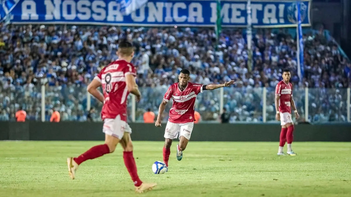 Duas estrelas voltam a campo e defesa reforçada para desafiar o Brusque - Fonte imagem: Globo Esporte