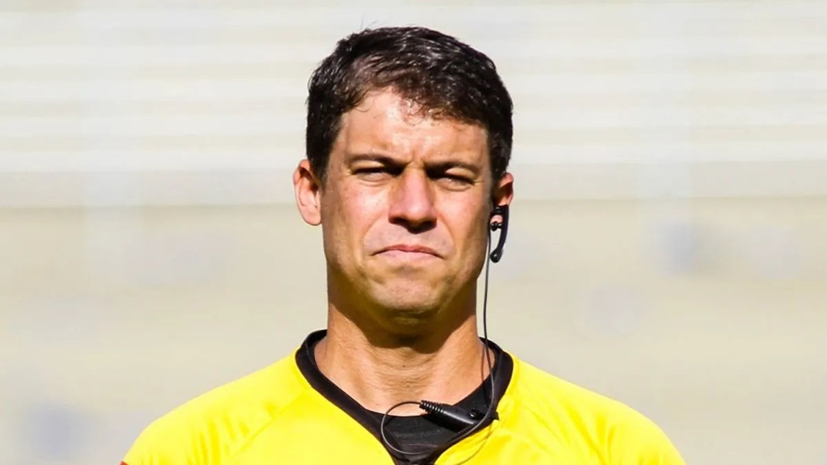 Escala de árbitros para o decisivo duelo entre ASA e CRB é revelada - Fonte imagem: Globo Esporte