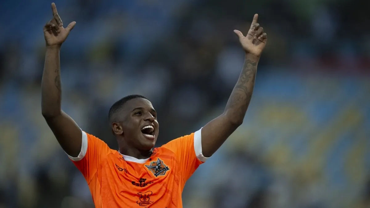 Ex-jogador surpreende e coloca time do Rio na final contra Vasco - Fonte imagem: Globo Esporte