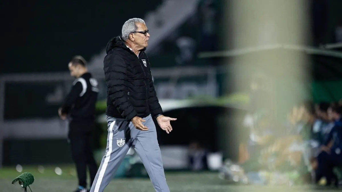 Hélio dos Anjos comenta desempenho decepcionante do CRB - Fonte imagem: Globo Esporte