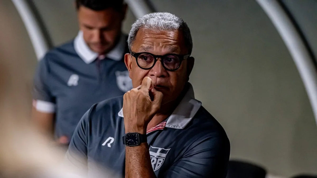 Hélio dos Anjos fora do comando do CRB no duelo contra o Guarani - Fonte imagem: Globo Esporte