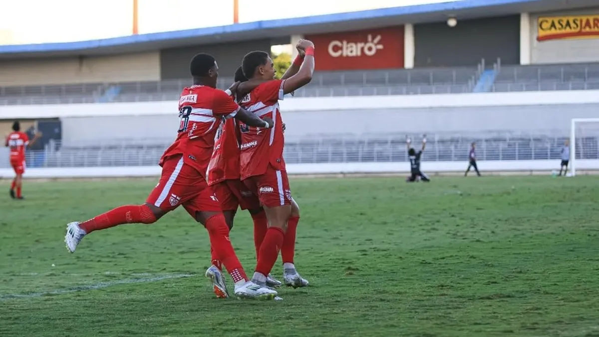 Jogador do CRB brilha na Série B Sub-20 e ganha apoio de ídolos - Fonte imagem: Globo Esporte