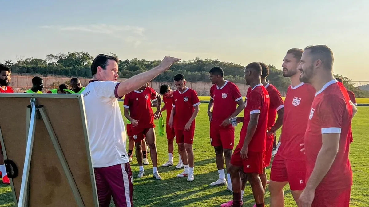Lateral Matheus Ribeiro retorna como titular no CRB para duelo contra Amazonas - Fonte imagem: Globo Esporte