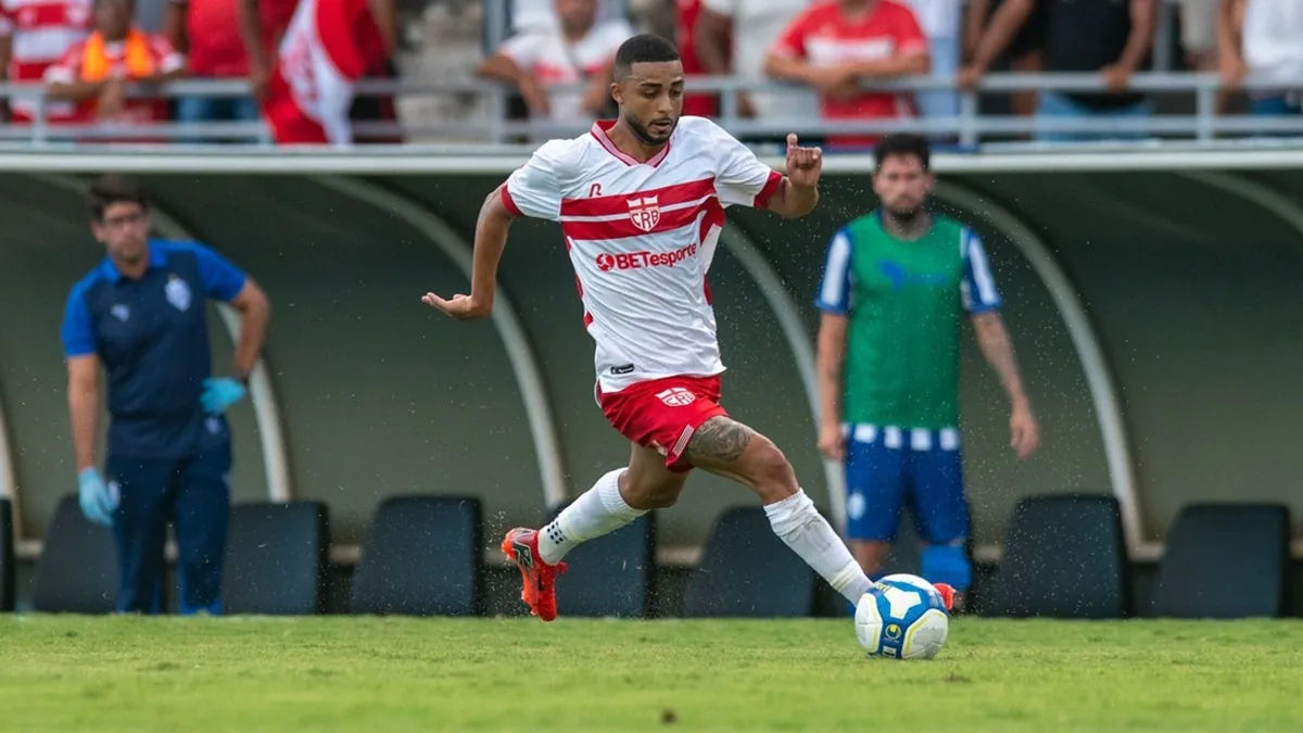 Lesões musculares: David e Rafinha, atacantes do CRB, em exames - Fonte imagem: Globo Esporte