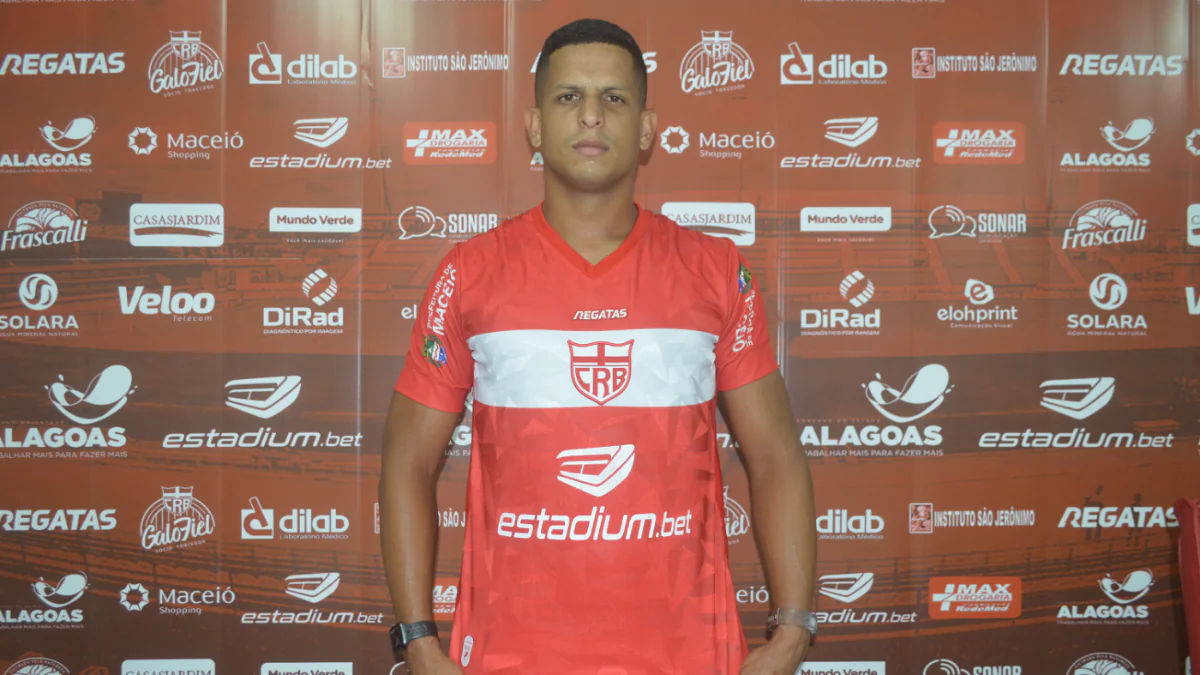 Lucão sendo apresentado