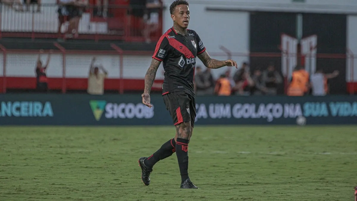 Luizão deixa o Atlético-GO e negocia transferência para o CRB - Fonte imagem: Globo Esporte