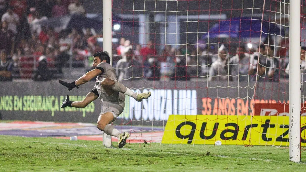 Matheus Albino brilha ao defender pênaltis no CRB e surpreende - Fonte imagem: Globo Esporte