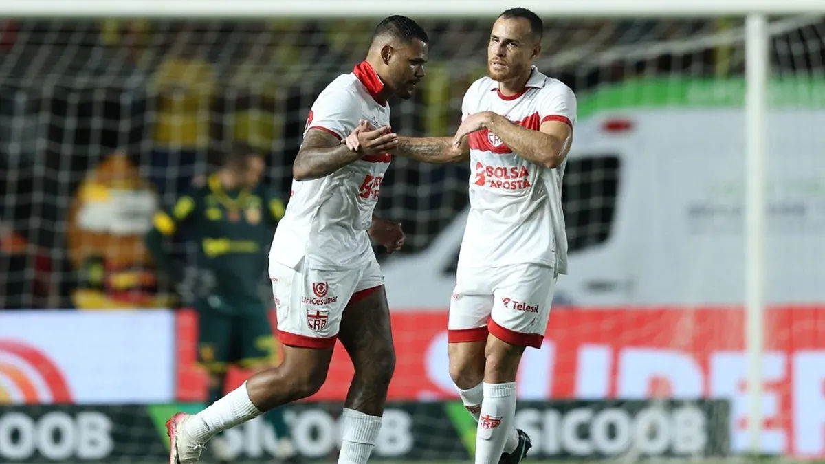 Mikael, artilheiro do CRB, balança as redes e se aproxima de recorde - Fonte imagem: Globo Esporte