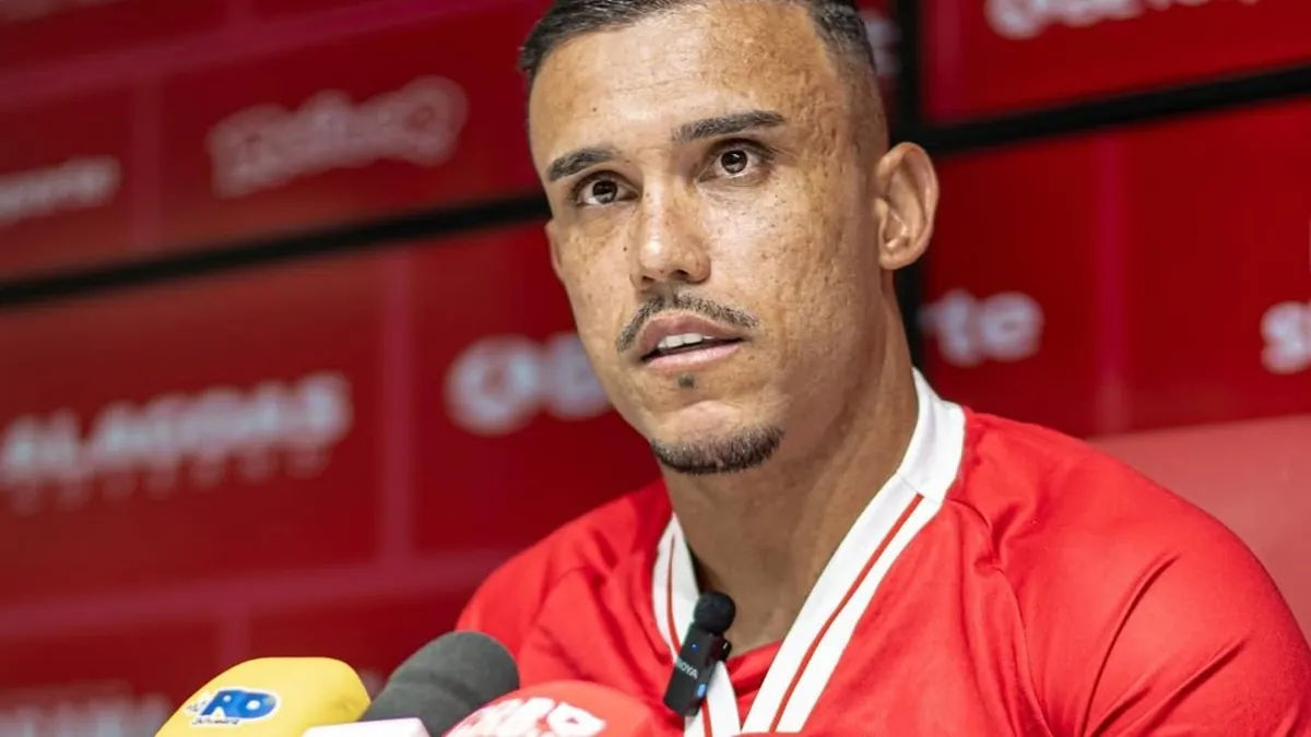 Pottker responde a Fagner: Ele já machucou um atleta! - Fonte imagem: Globo Esporte