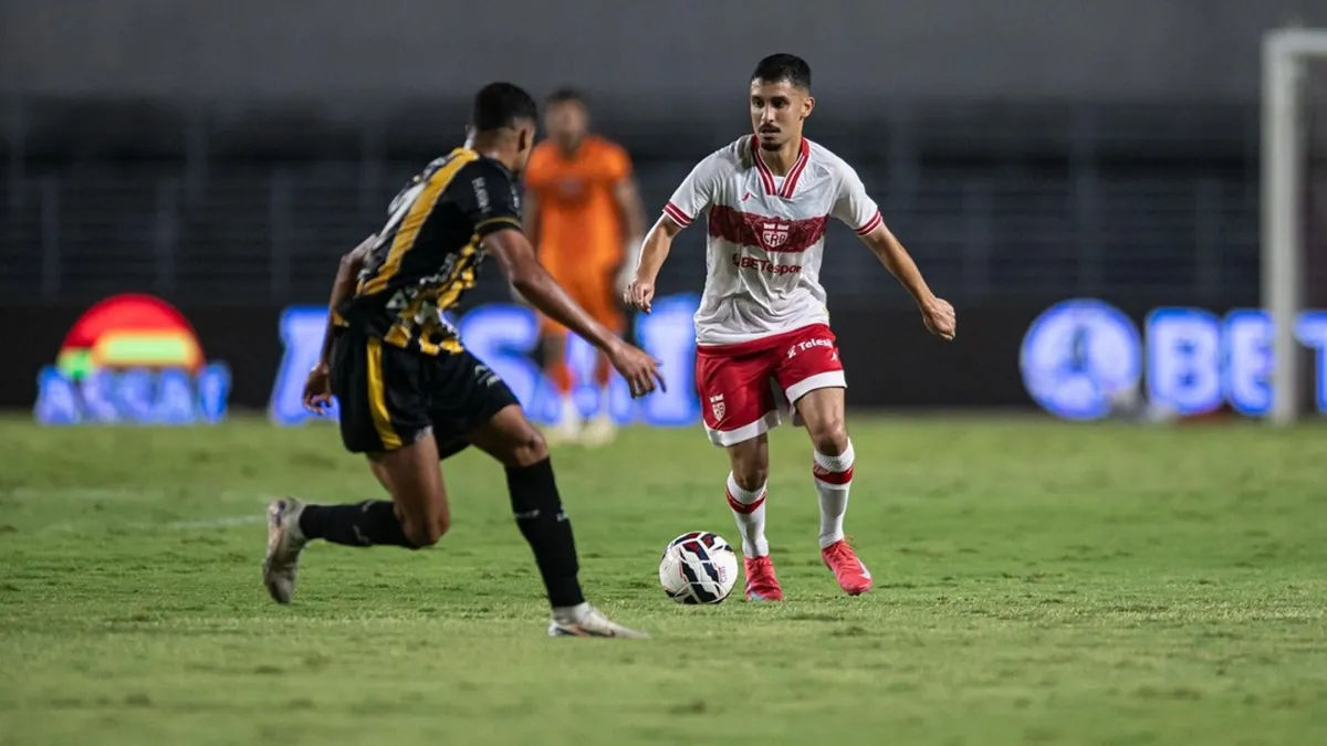 Técnico do CRB, Barroca, analisa a presença de 'jogadores híbridos' - Fonte imagem: Globo Esporte