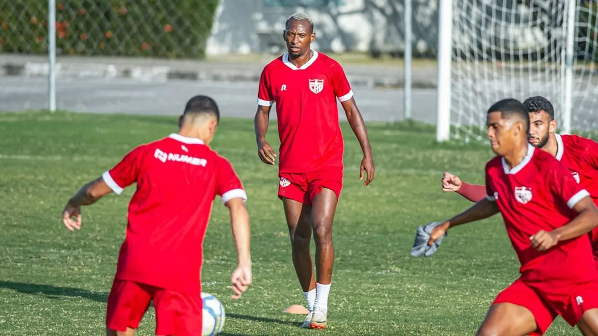 Título: Antigo atleta do CRB triunfa na Supercopa vietnamita - Fonte imagem: Globo Esporte