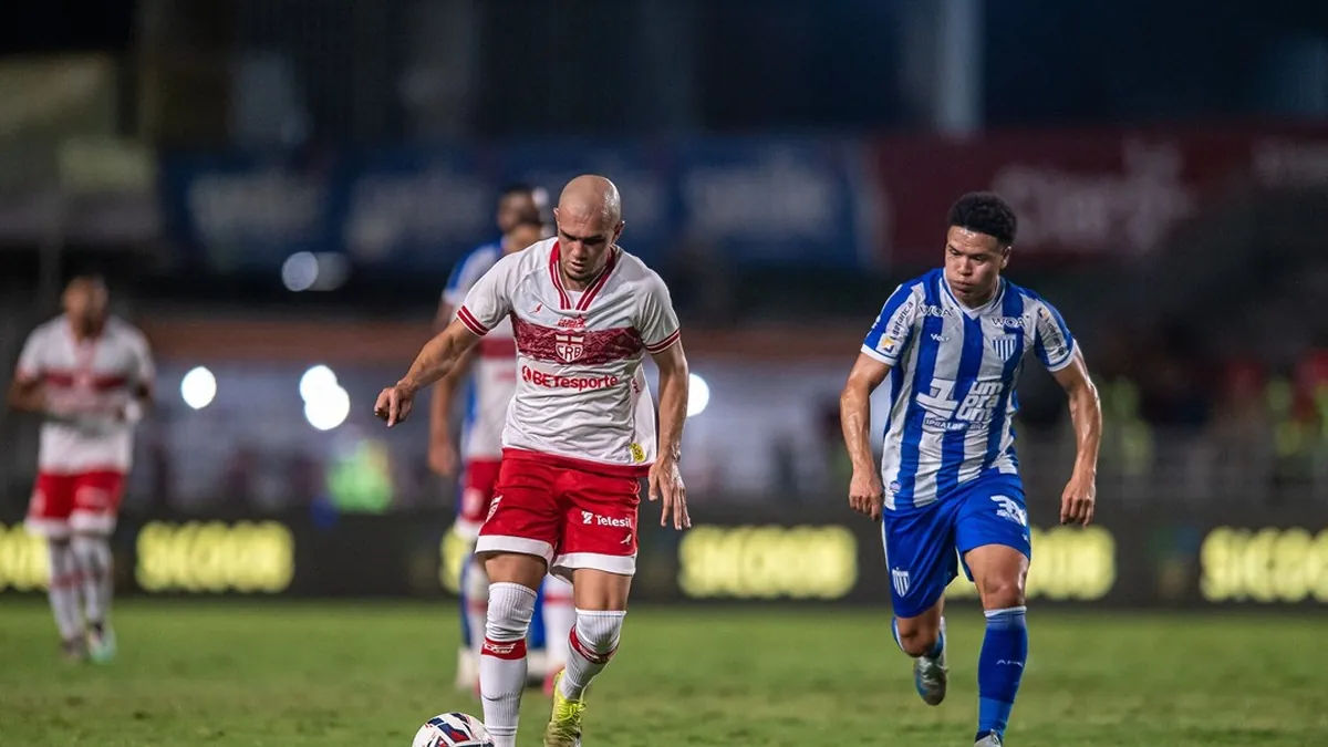 Versatilidade no Meio-Campo: Crystopher do CRB fala sobre suas funções - Fonte imagem: Globo Esporte
