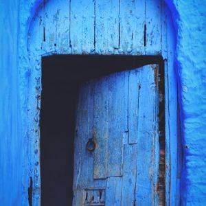 Nur ein Spalt geöffnet