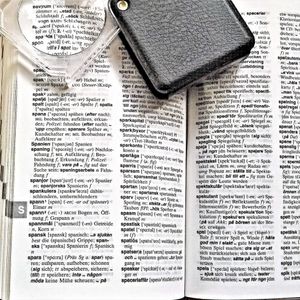 Wie sollen die Verse 6 und 7 aus 2. Thessalonicher 2 übersetzt werden?