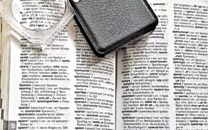 Wie sollen die Verse 6 und 7 aus 2. Thessalonicher 2 übersetzt werden?