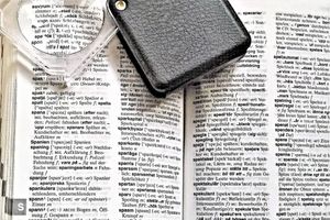 Wie sollen die Verse 6 und 7 aus 2. Thessalonicher 2 übersetzt werden?