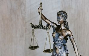 „In guten wie in schlechten Zeiten“: Gerecht leben!