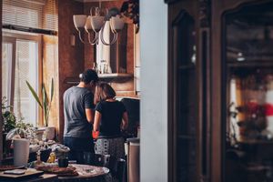 Dürfen unverheiratete Paare nach der Bibel zusammenleben? Ab wann ist ein Paar verheiratet: Nach der Entscheidung des Paares, zusammenbleiben zu wollen? Nach dem ersten Intimverkehr?