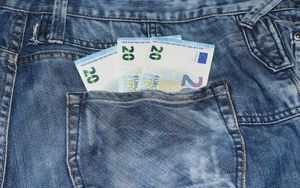 Geld und Spenden