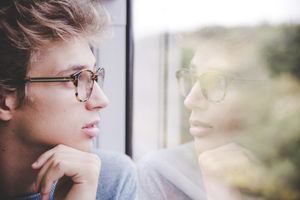 Selbstverleugnung, Selbstliebe und Selbsthass