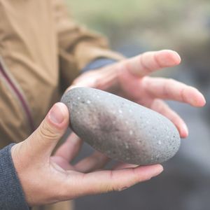 Wer wirft den ersten Stein?