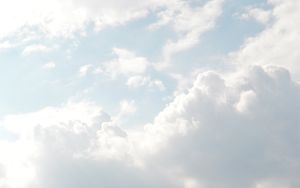 Was tut Jesus nach der Himmelfahrt im Himmel?