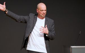Wir in unserer fremden, neuen Welt