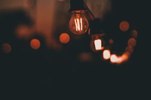 Scheint als Lichter in der Finsternis