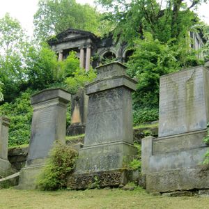 HIS-story: Ein Friedhof voller Helden - Von Gottesmännern, die alles riskierten